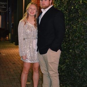 ABSOLUTE PRETTIEST DRESS EVER!! perfect for dances. size M.